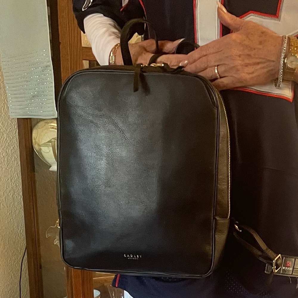 ❤️🇺🇸❤️ RADLEY LONDON Black Leather Tote with Gold Accents
